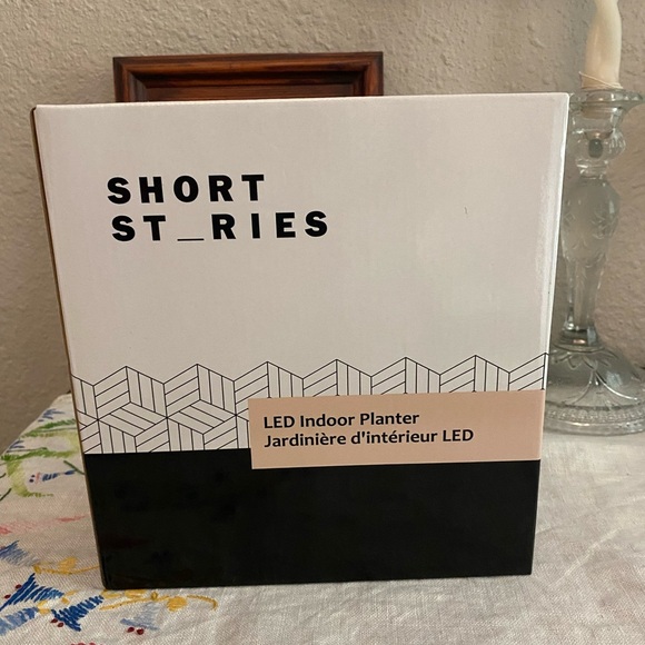 New Short Stories LED Indoor Planter - Picture 1 of 3